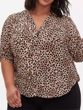 Torrid Harper Leopard Print V-Neck Babydoll Blouse in Cream and Black